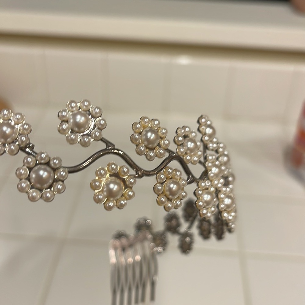 Daisy with pearls Tiara Hairpiece by Bella Novias Princess headband